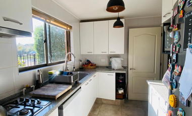 ARRIENDO CASA PROVENZAL CHICUREO NORTE COLEGIO HIGHLAND, CABO DE HORNOS, PUMAHUE