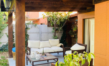 ARRIENDO CASA PROVENZAL CHICUREO NORTE COLEGIO HIGHLAND, CABO DE HORNOS, PUMAHUE