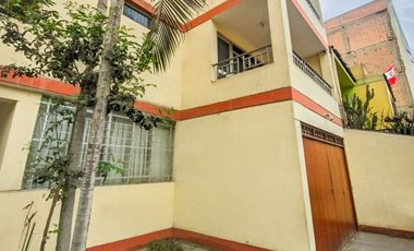 OPORTUNIDAD VENDO CASA COMO TERRENO  - 511 M2 -  URB. LOS JARDINES-SAN MARTIN DE PORRES
