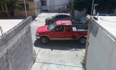 LINDA CASA EN VENTA PARA TI QUE QUIERES EN SANTA CATARINA, 2 PLANTAS, 2 RECÁMARASCOCINA INTEGRAL,MPATIO, ESTACIONAMIENTO