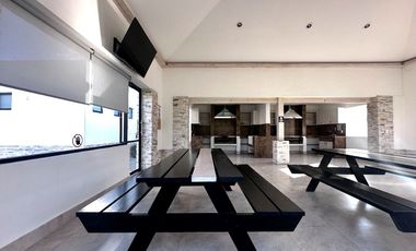 RENTA DE CASA AMUEBLADA  EN LOMBARDIA CASA CLUB CON ALBERCA