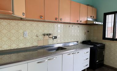 Zona COTO, Ituzaingó entre Italia y Libertad - Casa en Venta