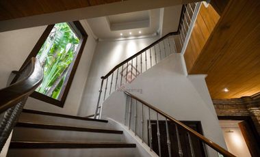 FOR SALE/RENT Corner 4BR House with Pool in Ayala Alabang Village, Muntinlupa - RH154