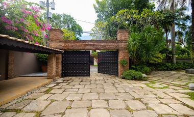 FOR SALE/RENT Corner 4BR House with Pool in Ayala Alabang Village, Muntinlupa - RH154