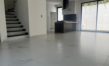 VENTA CASA BOSQUES DE SAN ISIDRO, COTO MAESTRANZA EN ZAPOPAN; JALISCO.