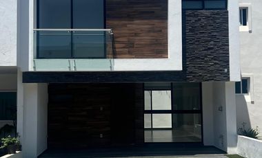 VENTA CASA BOSQUES DE SAN ISIDRO, COTO MAESTRANZA EN ZAPOPAN; JALISCO.