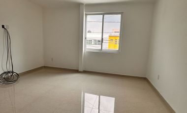 Inmueble versátil: bodega, oficina o local en planta baja y casa en planta alta