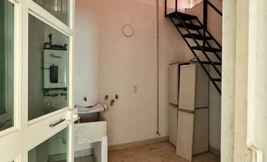 Inmueble versátil: bodega, oficina o local en planta baja y casa en planta alta