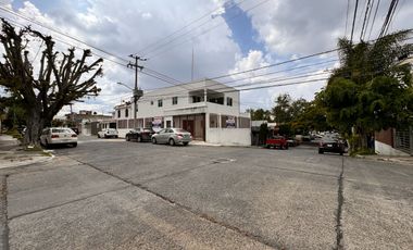 Inmueble versátil: bodega, oficina o local en planta baja y casa en planta alta