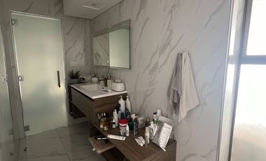 CASA FAMILIAR EN SECTOR CENTRO SUR