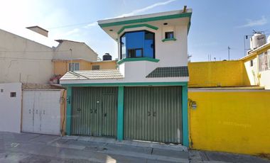 CASA EN VENTA EN JARDINES DE LA HACIENDA CERCA DE MERCADO DEL CARMEN CUAUTITLAN