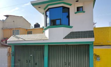 CASA EN VENTA EN JARDINES DE LA HACIENDA CERCA DE MERCADO DEL CARMEN CUAUTITLAN