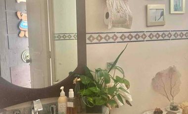 CASA EN UNA EXCELENTE UBICACIÓN EN CALLE CERRADA CON VIGILANCIA 24HRS.