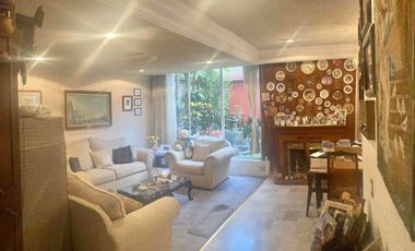 CASA EN UNA EXCELENTE UBICACIÓN EN CALLE CERRADA CON VIGILANCIA 24HRS.