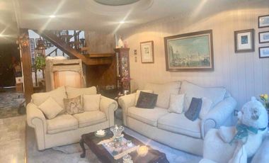 CASA EN UNA EXCELENTE UBICACIÓN EN CALLE CERRADA CON VIGILANCIA 24HRS.