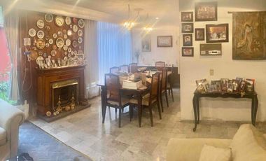 CASA EN UNA EXCELENTE UBICACIÓN EN CALLE CERRADA CON VIGILANCIA 24HRS.