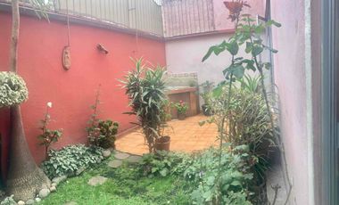 CASA EN UNA EXCELENTE UBICACIÓN EN CALLE CERRADA CON VIGILANCIA 24HRS.