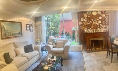 CASA EN UNA EXCELENTE UBICACIÓN EN CALLE CERRADA CON VIGILANCIA 24HRS.