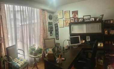 CASA EN UNA EXCELENTE UBICACIÓN EN CALLE CERRADA CON VIGILANCIA 24HRS.