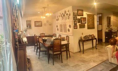 CASA EN UNA EXCELENTE UBICACIÓN EN CALLE CERRADA CON VIGILANCIA 24HRS.