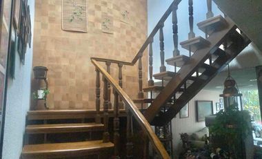 CASA EN UNA EXCELENTE UBICACIÓN EN CALLE CERRADA CON VIGILANCIA 24HRS.