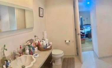 CASA EN UNA EXCELENTE UBICACIÓN EN CALLE CERRADA CON VIGILANCIA 24HRS.