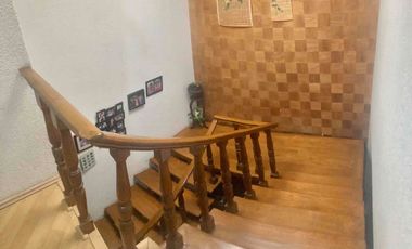 CASA EN UNA EXCELENTE UBICACIÓN EN CALLE CERRADA CON VIGILANCIA 24HRS.