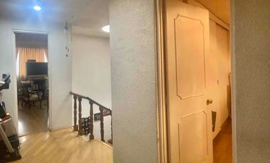 CASA EN UNA EXCELENTE UBICACIÓN EN CALLE CERRADA CON VIGILANCIA 24HRS.