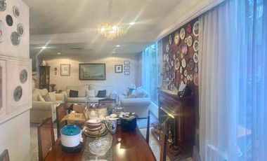 CASA EN UNA EXCELENTE UBICACIÓN EN CALLE CERRADA CON VIGILANCIA 24HRS.