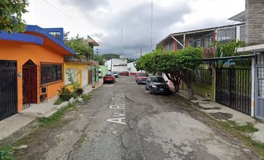 CASA DE DOS NIVELES EN VENTA