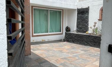 Venta de casa Moderna con gran Terraza en Ampl. Sinatel.