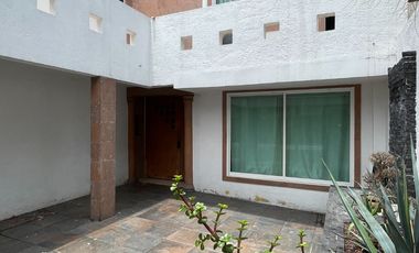 Venta de casa Moderna con gran Terraza en Ampl. Sinatel.