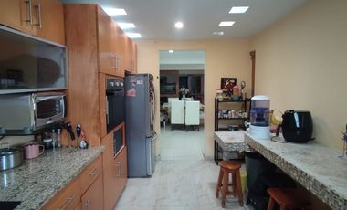 Venta de casa Moderna con gran Terraza en Ampl. Sinatel.