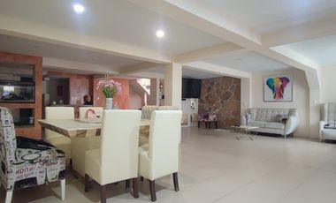 Venta de casa Moderna con gran Terraza en Ampl. Sinatel.