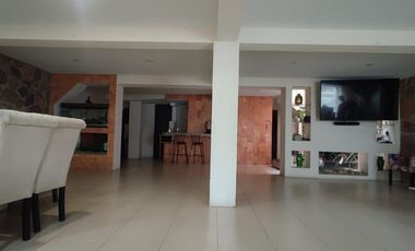 Venta de casa Moderna con gran Terraza en Ampl. Sinatel.