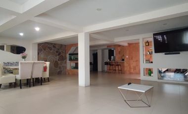 Venta de casa Moderna con gran Terraza en Ampl. Sinatel.