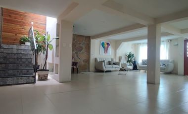 Venta de casa Moderna con gran Terraza en Ampl. Sinatel.