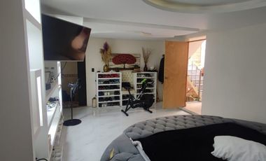 Venta de casa Moderna con gran Terraza en Ampl. Sinatel.