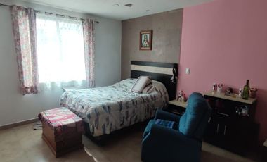 Venta de casa Moderna con gran Terraza en Ampl. Sinatel.