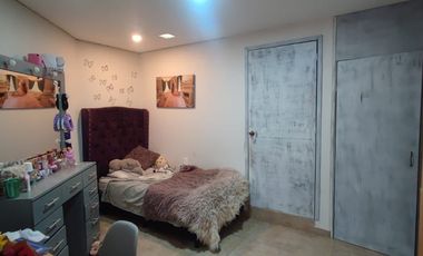 Venta de casa Moderna con gran Terraza en Ampl. Sinatel.