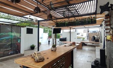 Venta de casa Moderna con gran Terraza en Ampl. Sinatel.