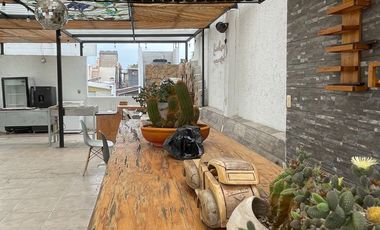 Venta de casa Moderna con gran Terraza en Ampl. Sinatel.