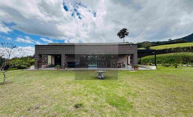 Casa campestre con una cita inigualable en Parcelación cerrada