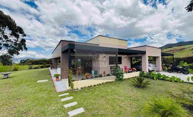 Casa campestre con una cita inigualable en Parcelación cerrada