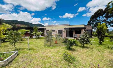 Casa campestre con una cita inigualable en Parcelación cerrada