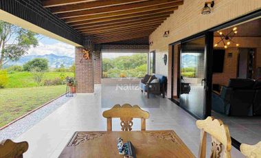 Casa campestre con una cita inigualable en Parcelación cerrada