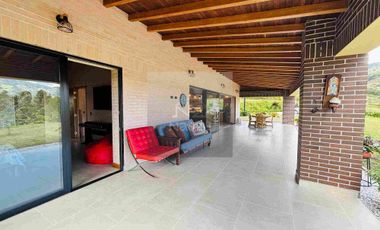 Casa campestre con una cita inigualable en Parcelación cerrada