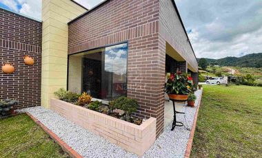 Casa campestre con una cita inigualable en Parcelación cerrada