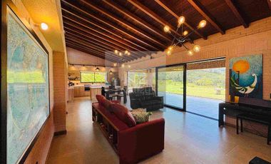Casa campestre con una cita inigualable en Parcelación cerrada
