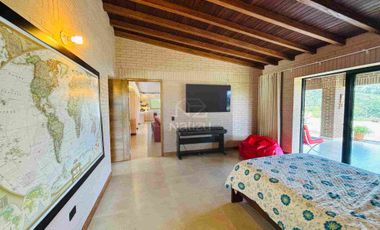 Casa campestre con una cita inigualable en Parcelación cerrada